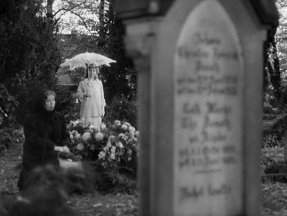 エフィ・ブリーストの画像