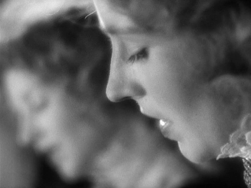 エフィ・ブリーストの画像