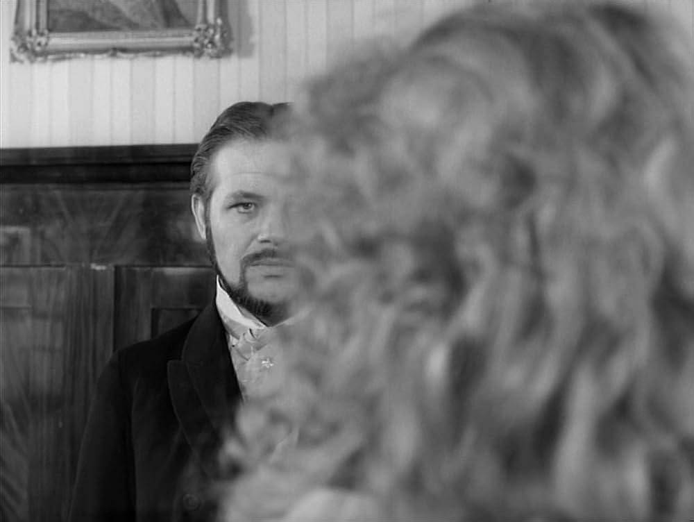 エフィ・ブリーストの画像