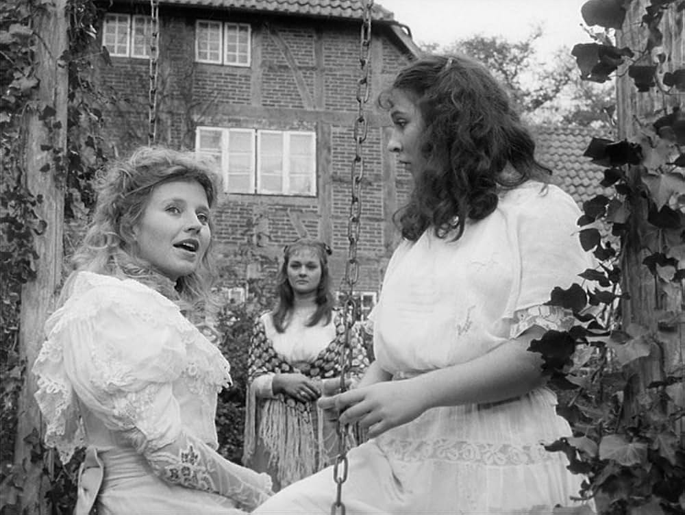 エフィ・ブリーストの画像