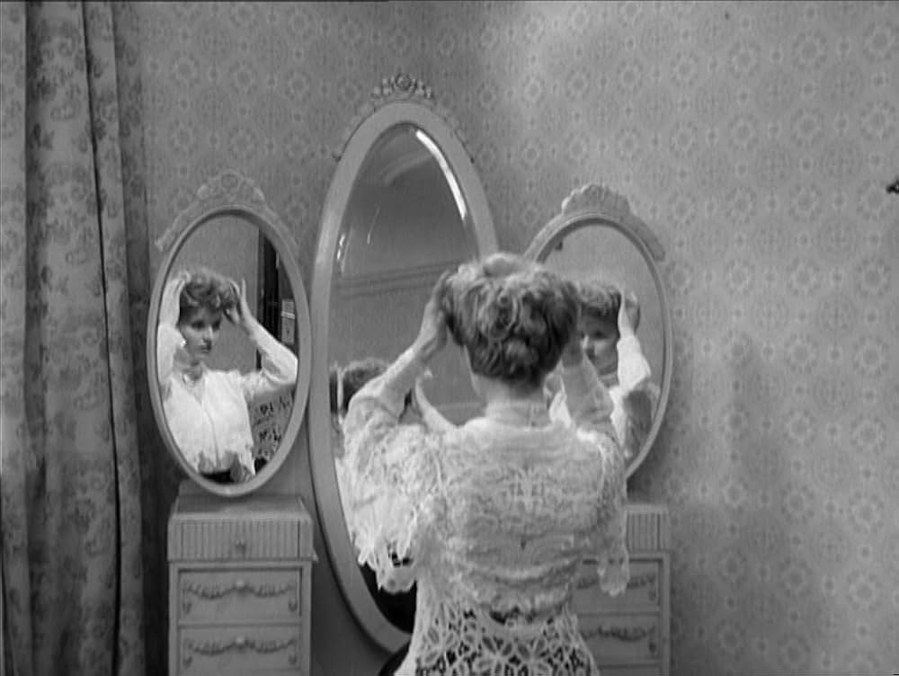 エフィ・ブリーストの画像