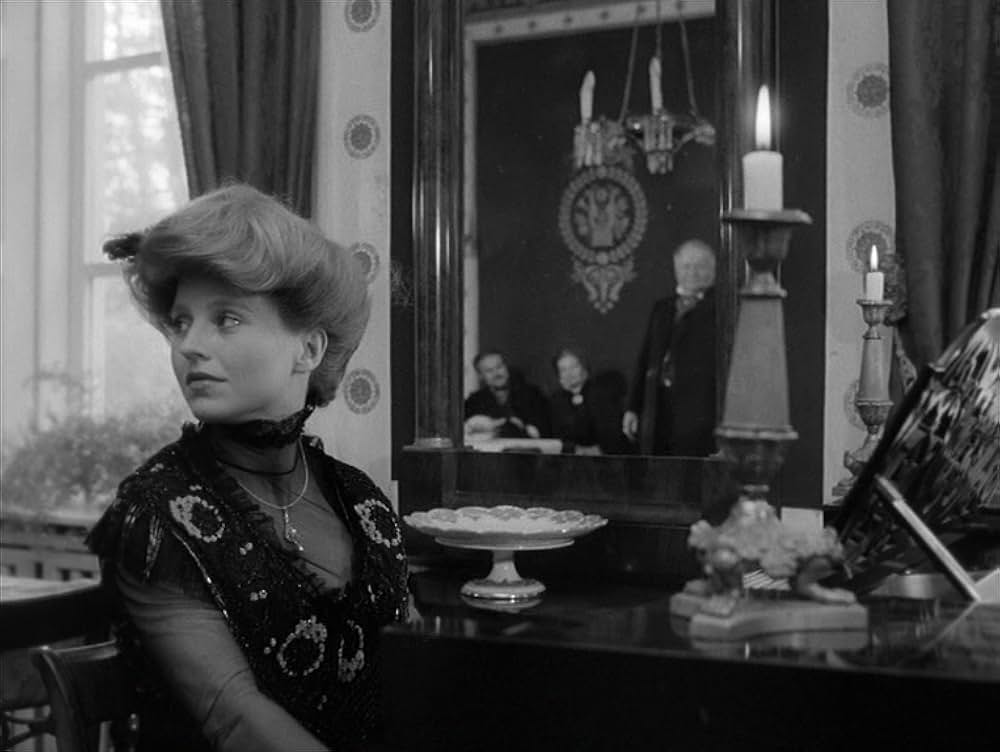 エフィ・ブリーストの画像