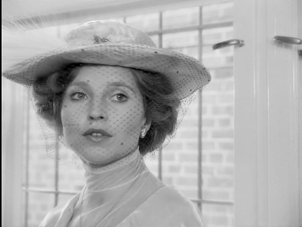 エフィ・ブリーストの画像