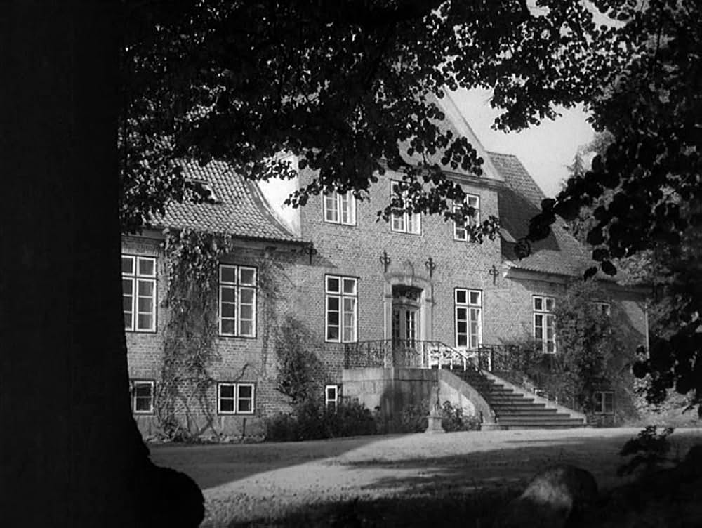 エフィ・ブリーストの画像