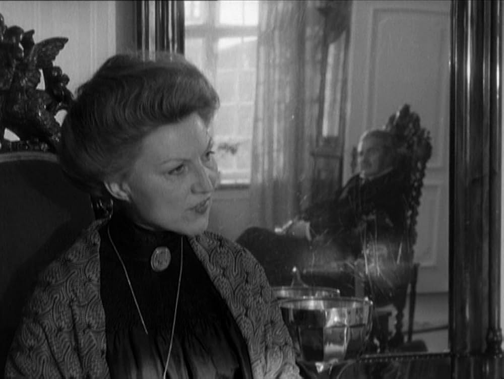 エフィ・ブリーストの画像