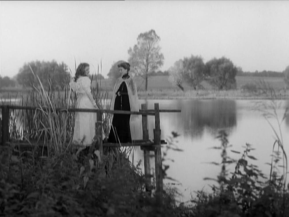 エフィ・ブリーストの画像