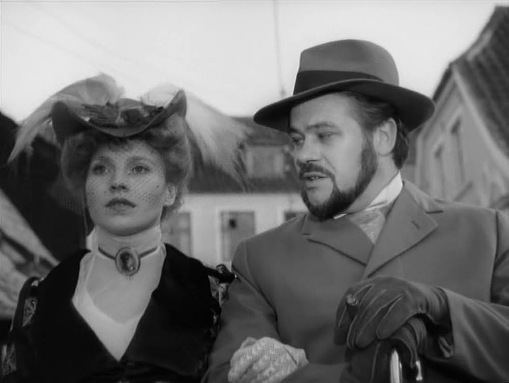 エフィ・ブリーストの画像