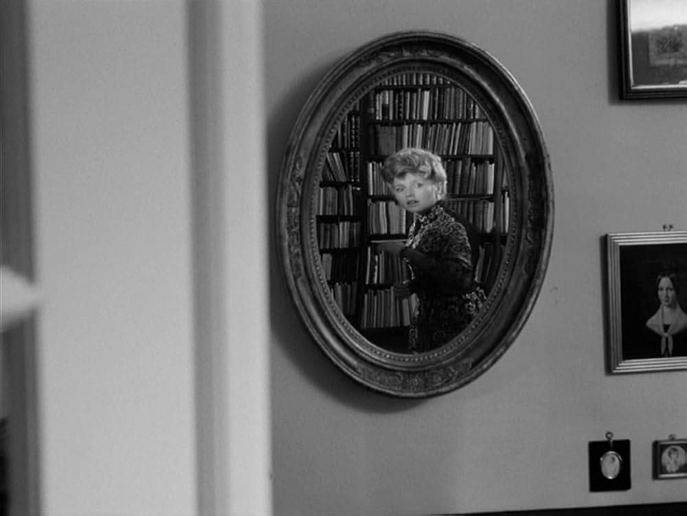 エフィ・ブリーストの画像