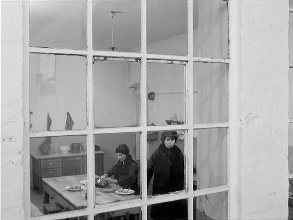 エフィ・ブリーストの画像