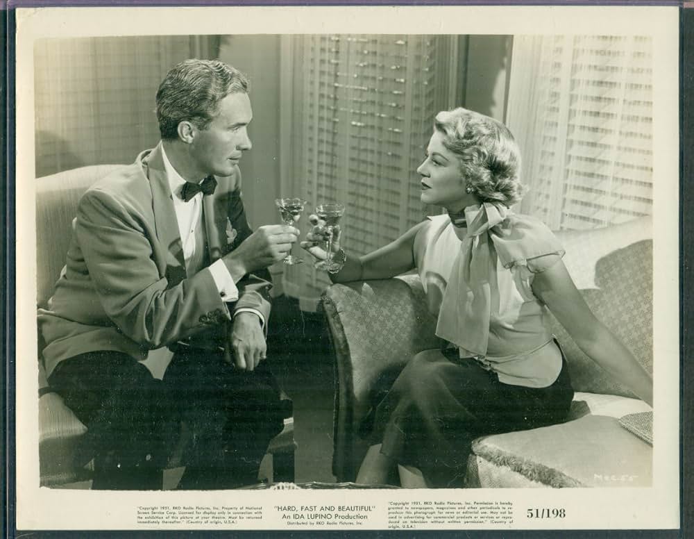 砂に咲くバラ／強く、速く、美しいの画像