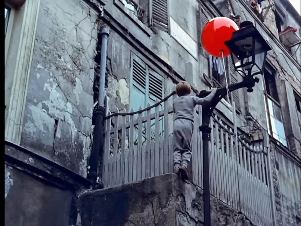 赤い風船の画像