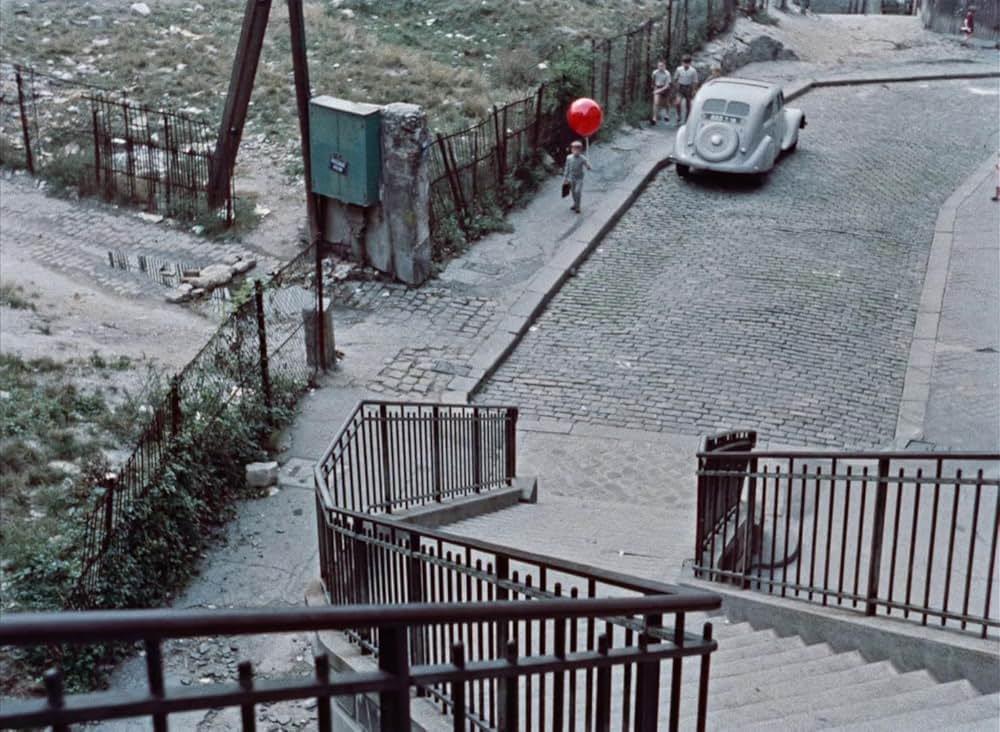 赤い風船の画像