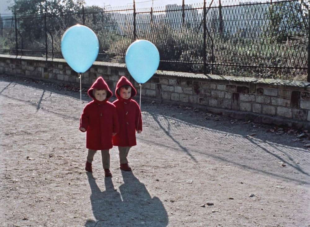 赤い風船の画像