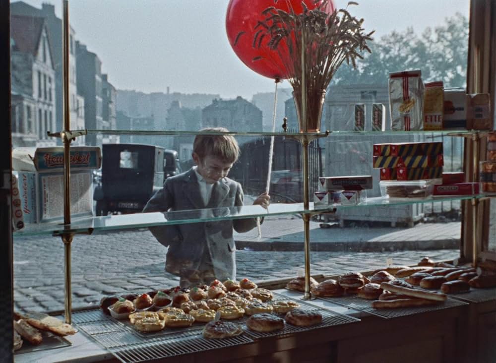 赤い風船の画像