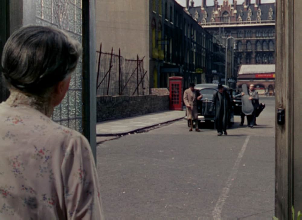 マダムと泥棒の画像