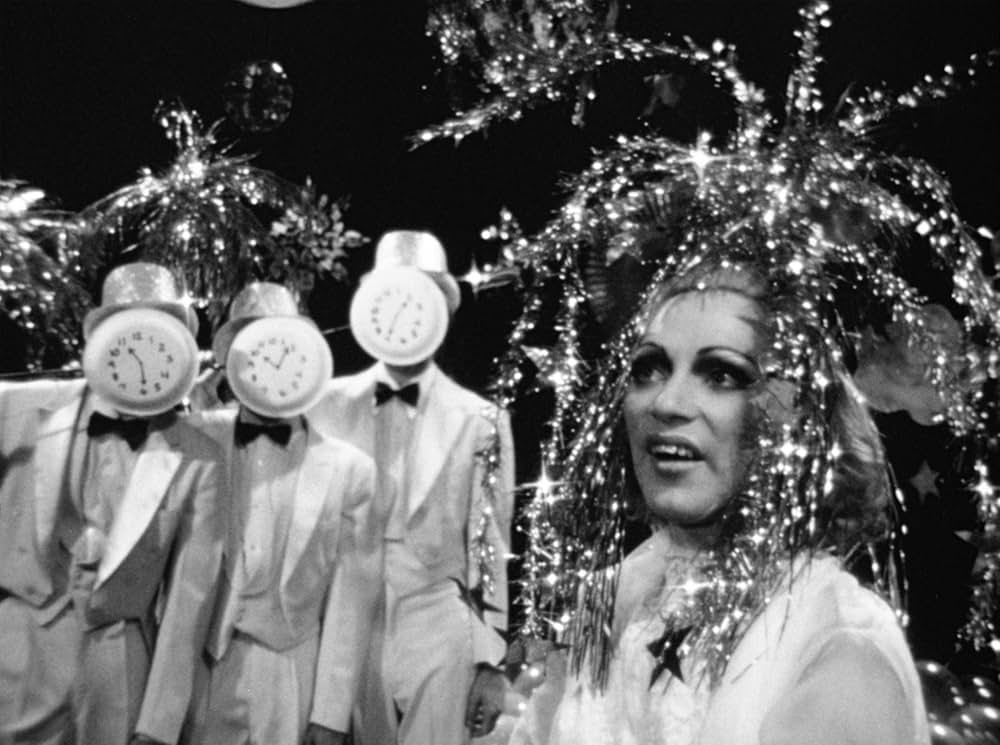 きゅうり畑のかかしの写真