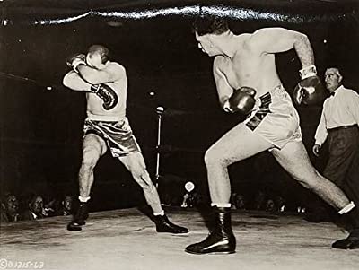 殴られる男の画像