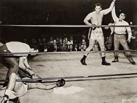 殴られる男の画像