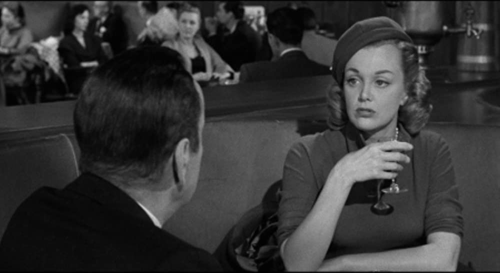 殴られる男の画像