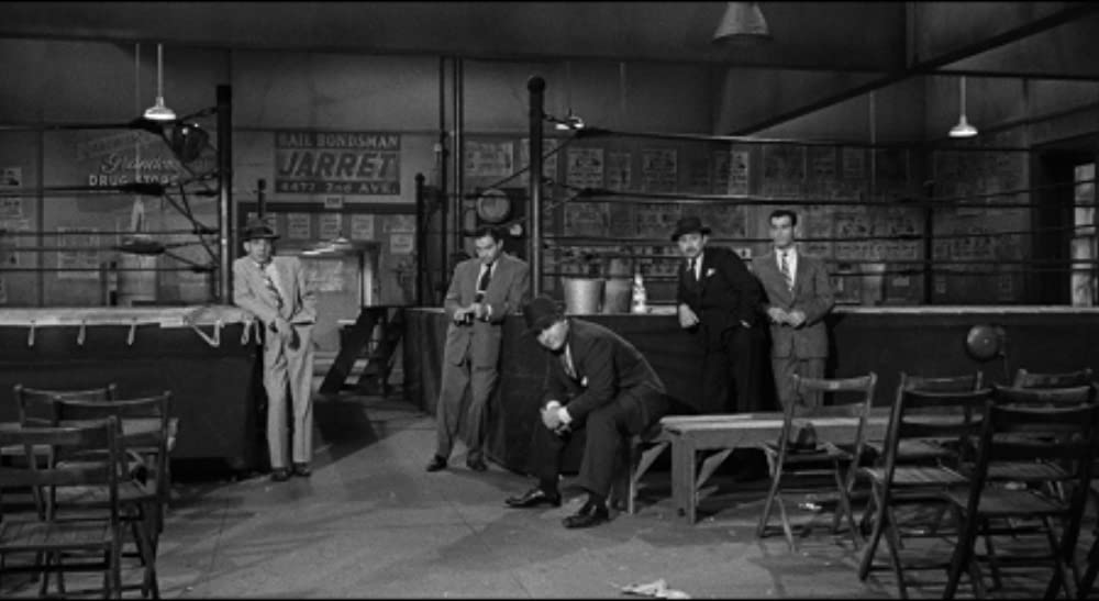 殴られる男の画像