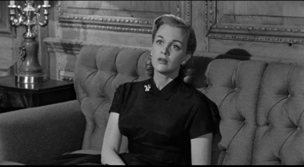 殴られる男の画像