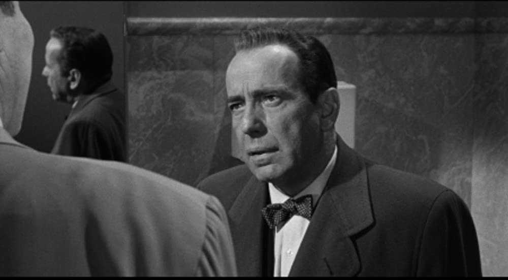 殴られる男の画像