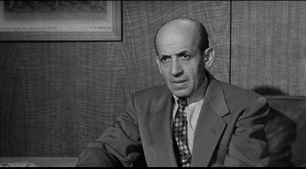 殴られる男の画像