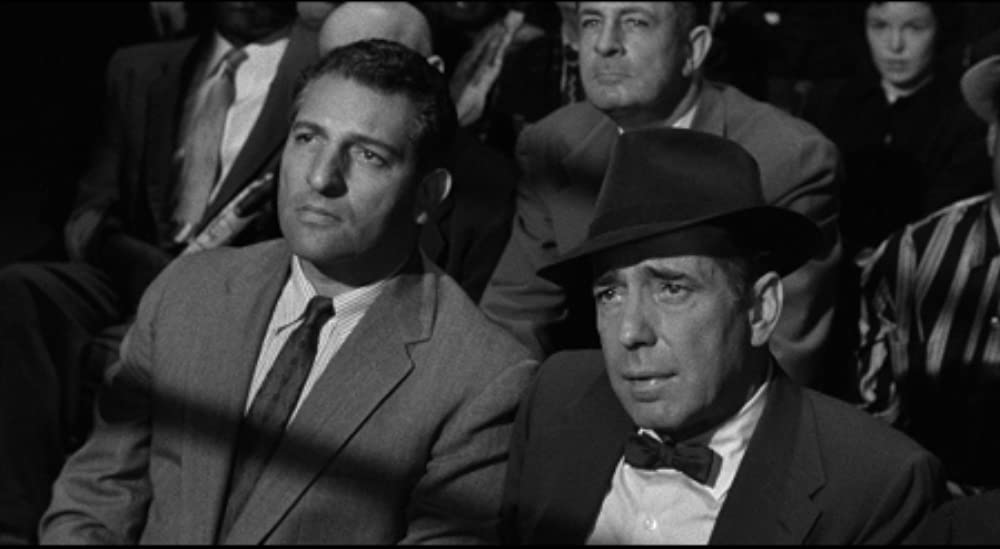 殴られる男の画像