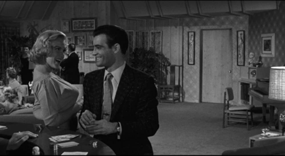 殴られる男の画像