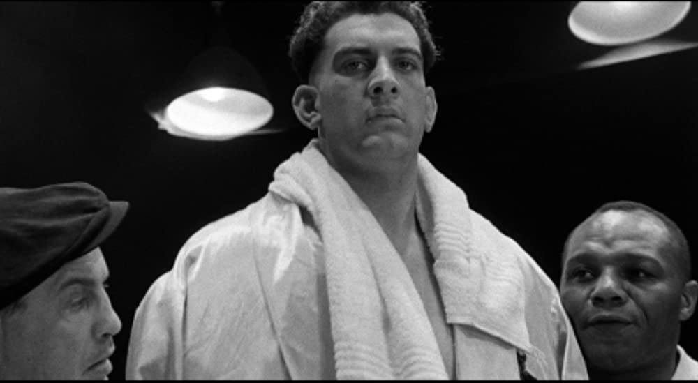 殴られる男の画像