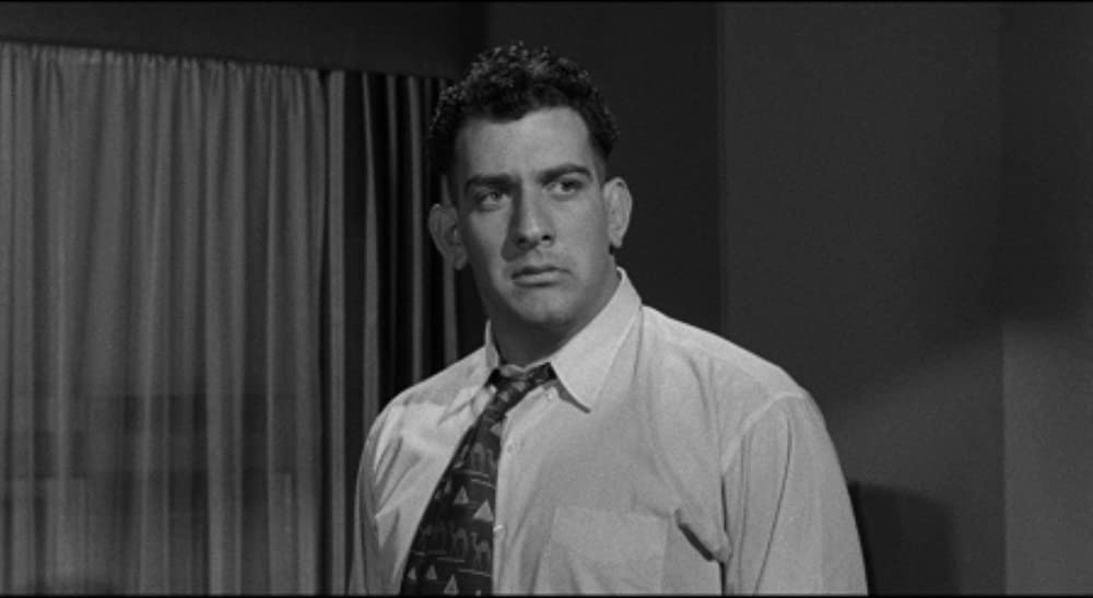 殴られる男の画像