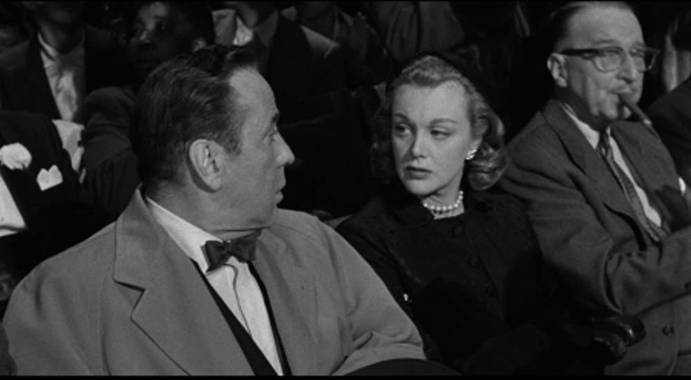 殴られる男の画像