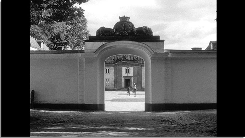 夏の夜は三たび微笑むの画像