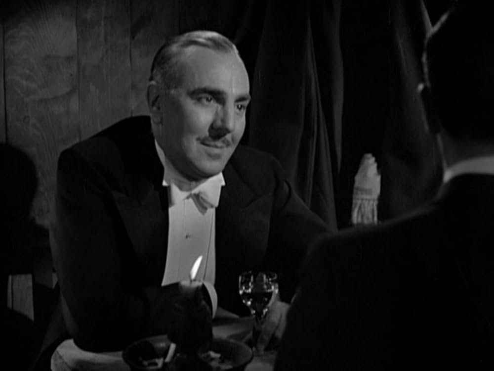 花嫁は紅衣装の画像