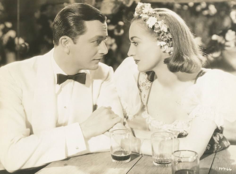 花嫁は紅衣装の画像