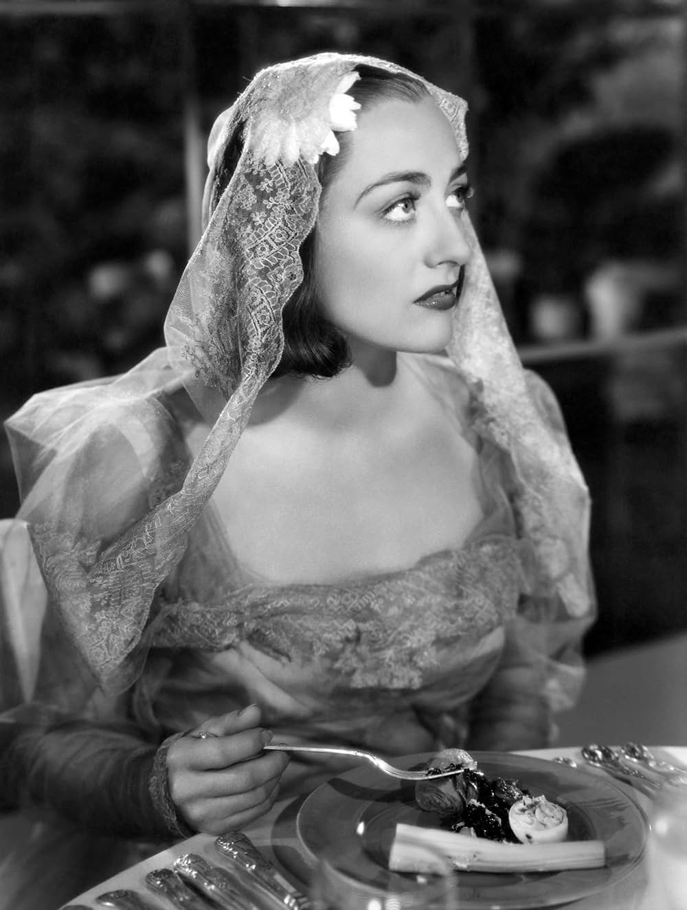 花嫁は紅衣装の画像