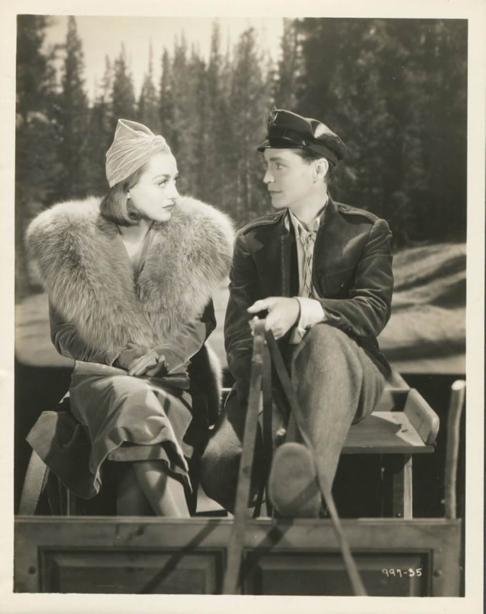 花嫁は紅衣装の画像