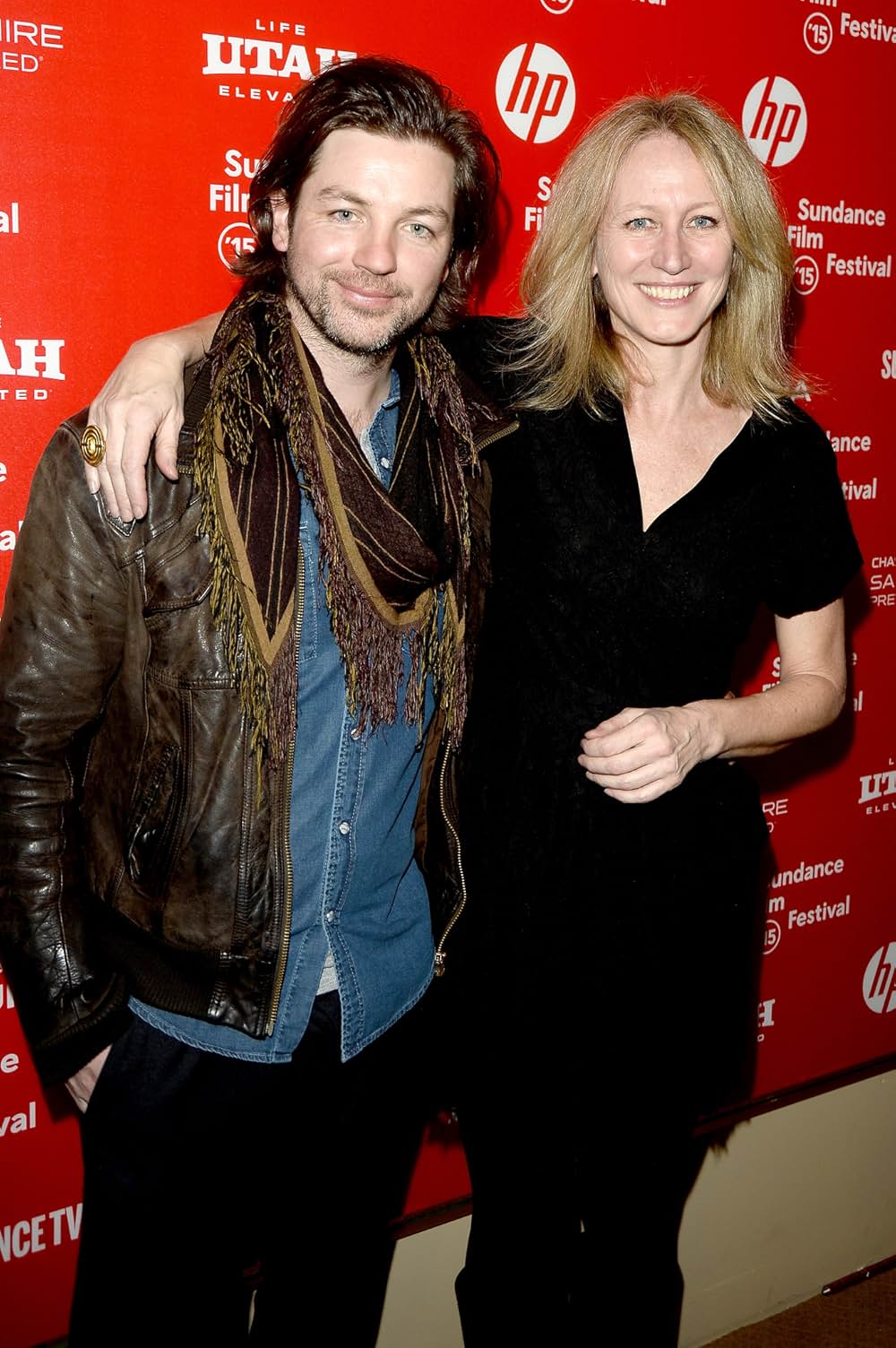 虹蛇と眠る女の画像