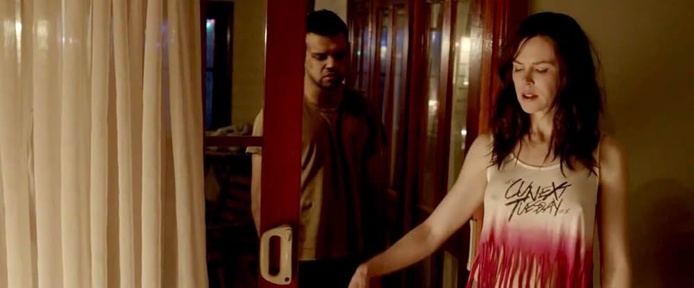 虹蛇と眠る女の画像