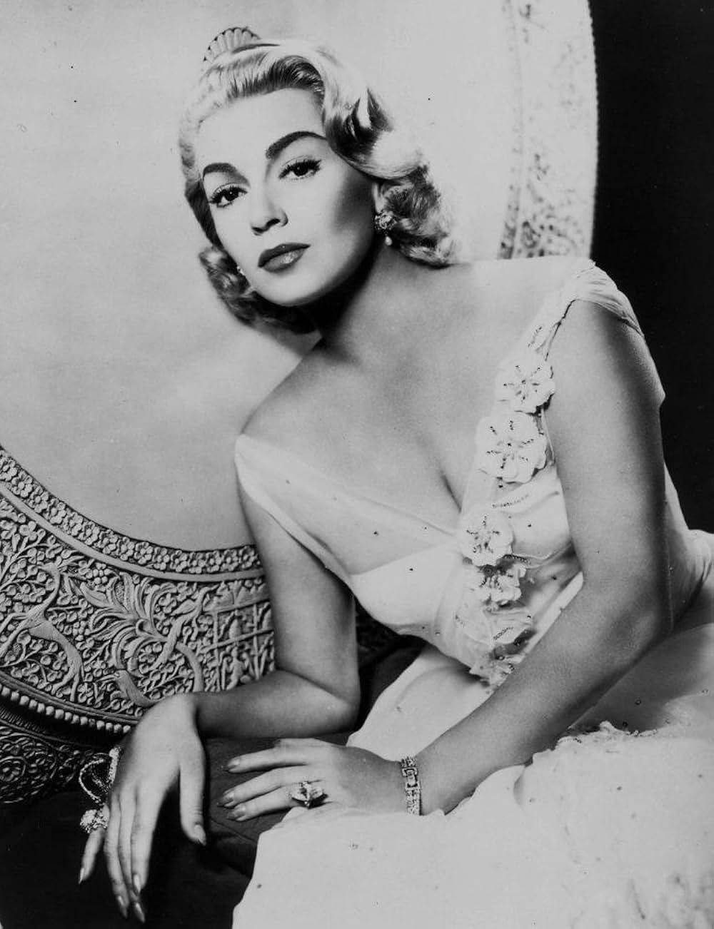 雨のランチプールの画像