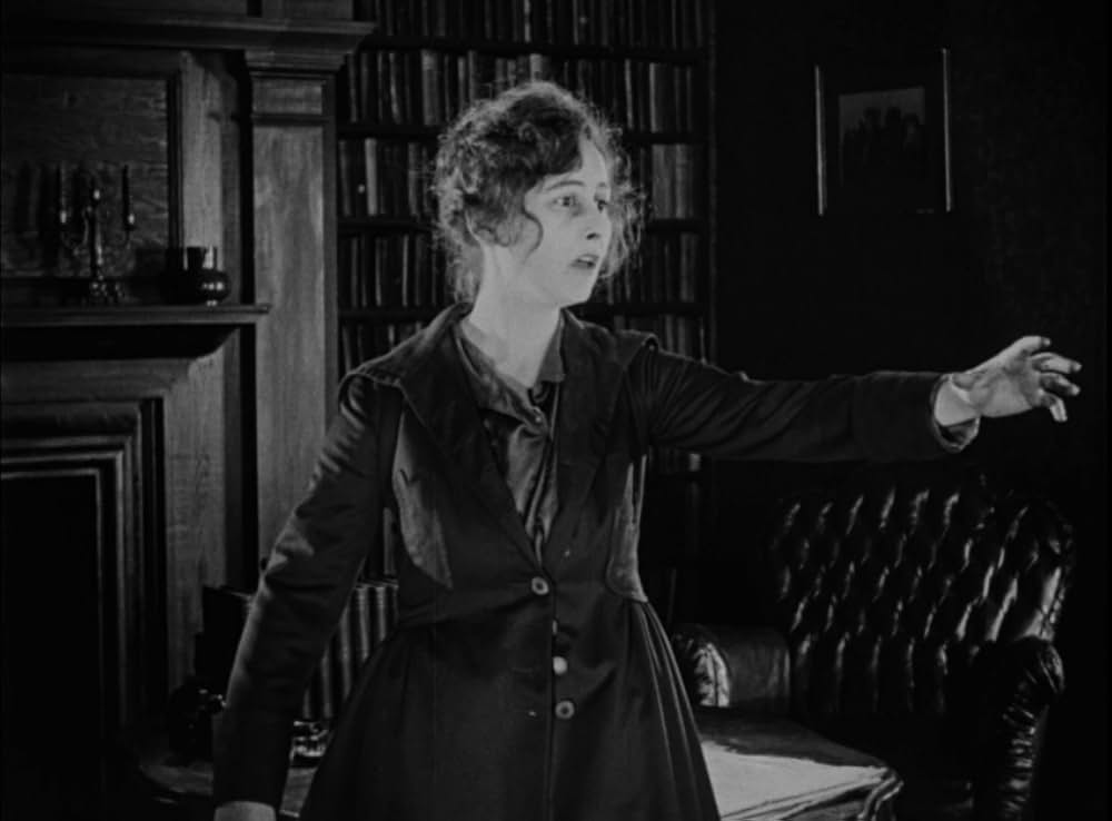 闇に住む女の画像