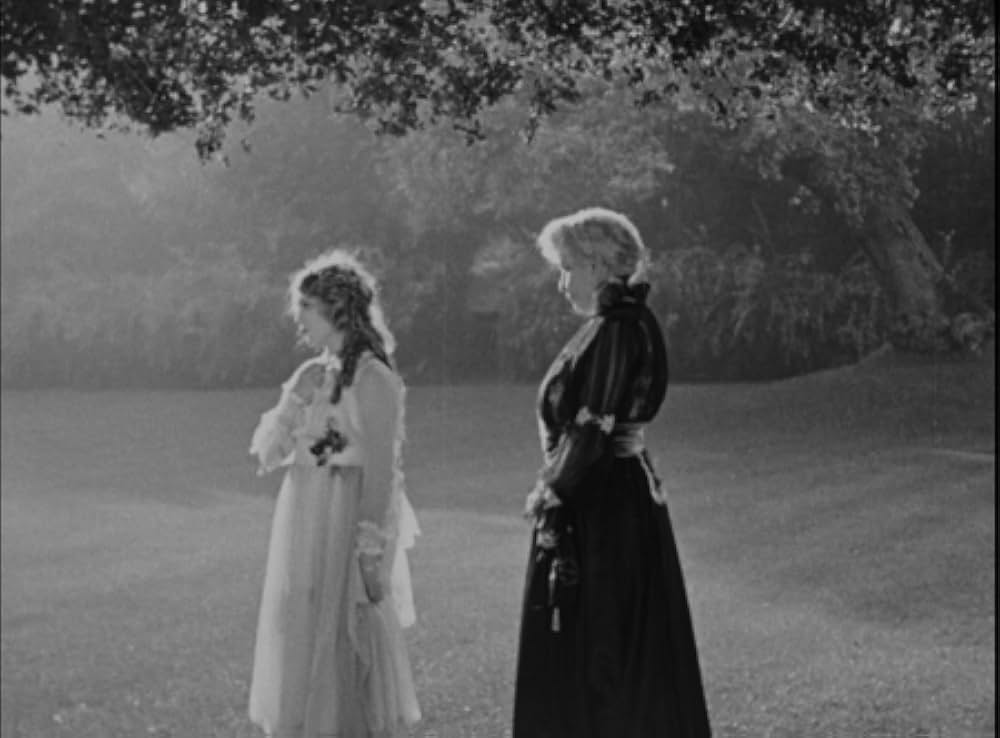 闇に住む女の画像