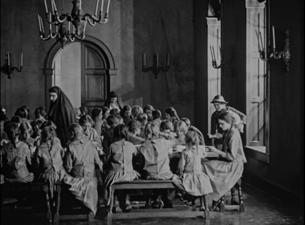 闇に住む女の画像