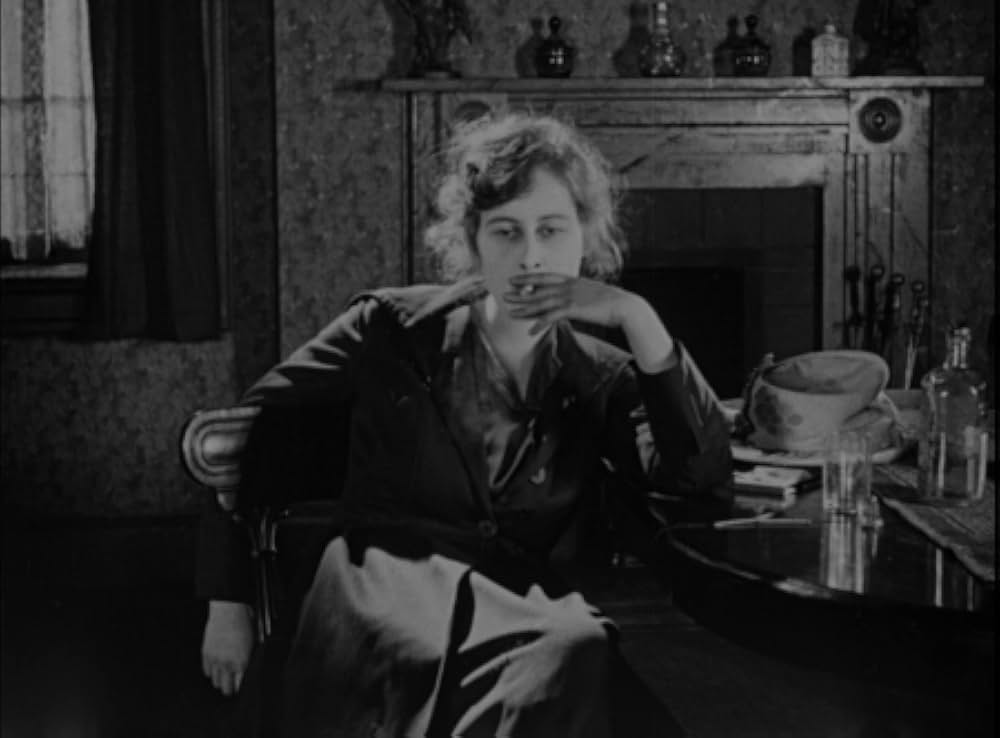 闇に住む女の画像