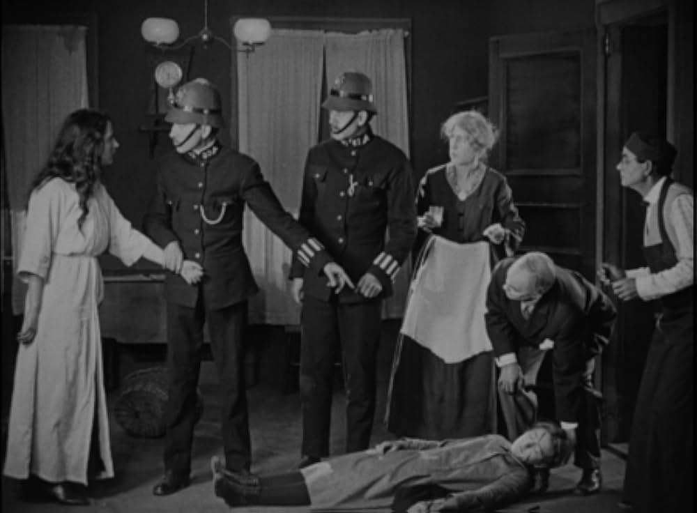 闇に住む女の画像