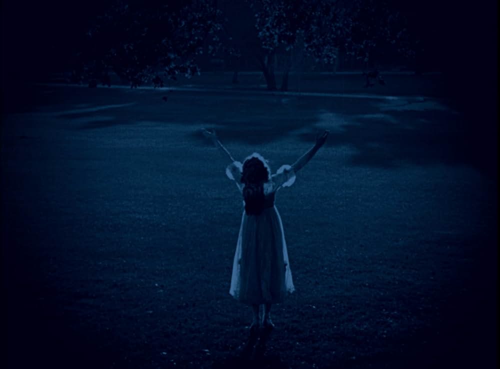 闇に住む女の画像