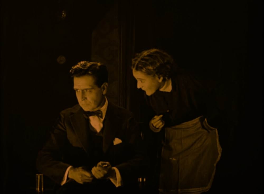 闇に住む女の画像