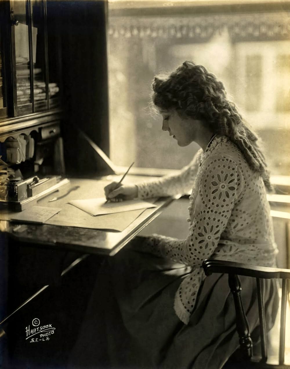 闇に住む女の画像