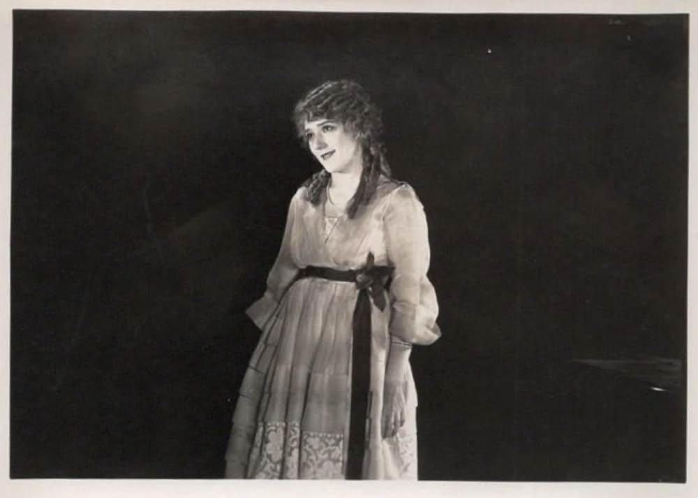 闇に住む女の画像