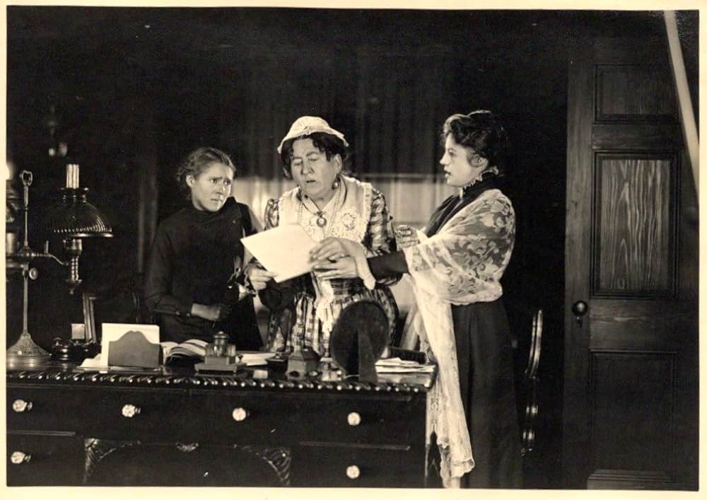 闇に住む女の画像